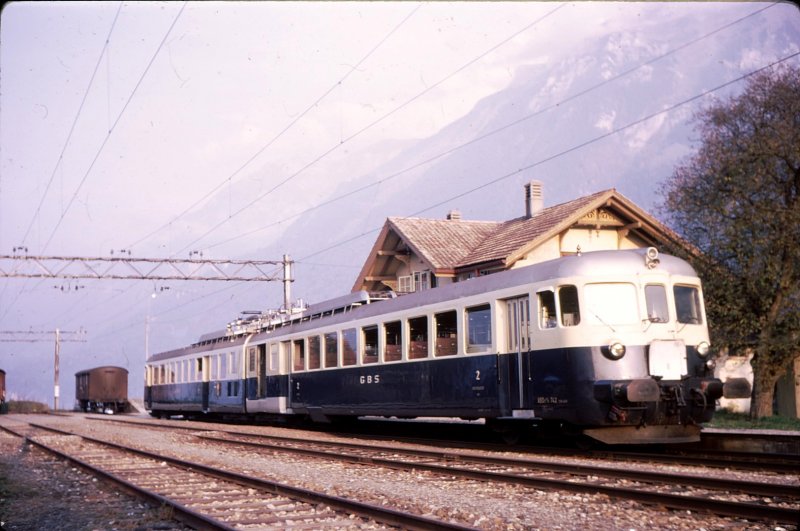 Der Doppeltriebwagen ABDe 4/8 742 der GBS in Bnigen,
7.Oktober 1968.
