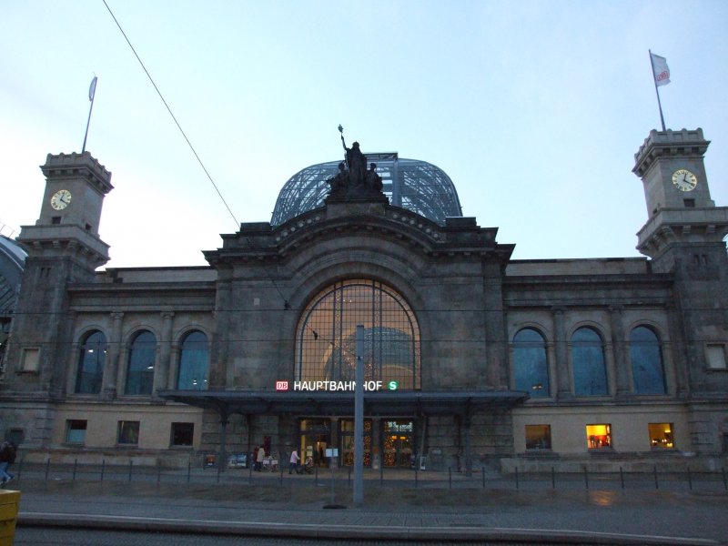 Der Dresdner Hauptbahnhof am 31.12.2006, Hauptportal