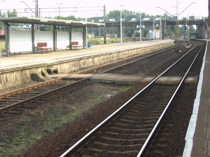 Der dritte Bahnsteig des Bahnhofes Tarnowskie Gory, vom zweiten Bahnsteig aus Fotografiert!