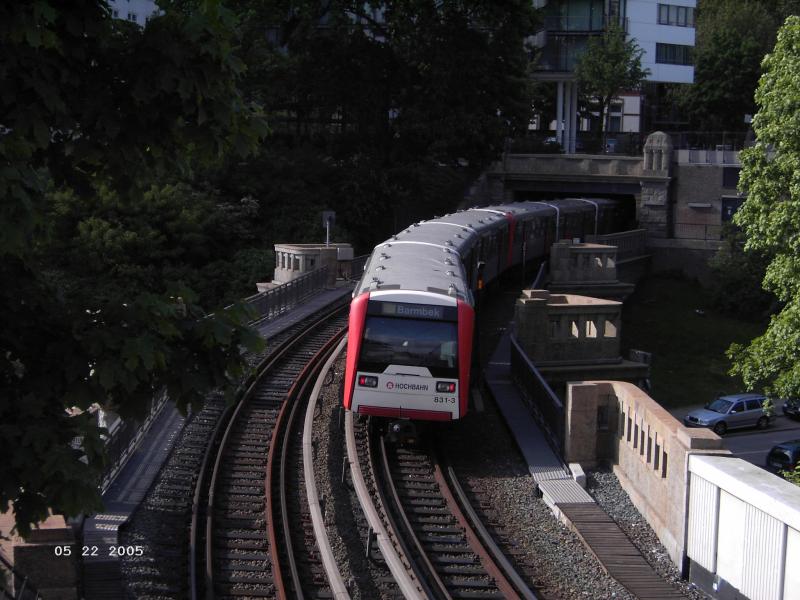 Der DT3E verlsst den Bahnhof Langungsbrcken