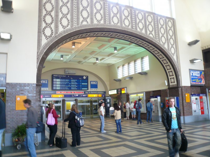 Der Durchgang zu den Gleisen vom Oldenburger Hbf am 5.9.2008