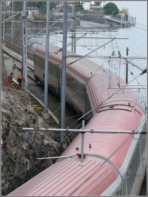 Der EC Vorarlberg biegt in den Stutztunnel ein bei Mhlehorn. (10.03.2008)
