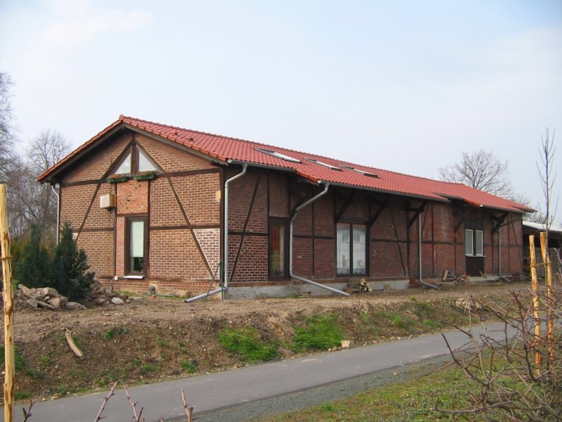 Der ehemalige Gterschuppen von Neichen, genial zum Wohnhaus umgebaut. 23.02.07