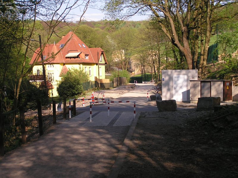 Der ehemalige Haltepunkt Wuppertal-Boltenberg der Burgholzbahn (1891-1988). An Stelle von Triebwagen fahren hier heute nur noch Fahrr�der. Aufgenommen am 16.04.2007