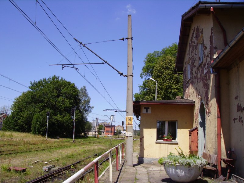 Der ehemlaige erste Bahnsteig ist mitterweile geschlossen, wieso das weis ich auch nicht!