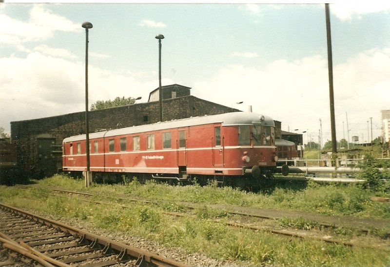 Der ehmalige Funkmesstriebwagen 723 101 im Mai 1997 in der Einsatzstelle Berlin Lichtenberg.Leider wei ich nicht was nach seinem Ausscheiden aus dem Betriebsdienst geworden ist.