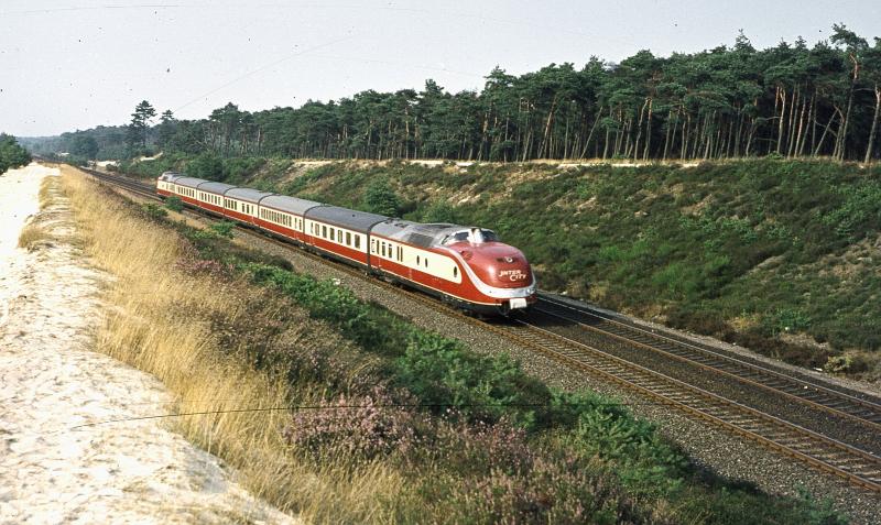 Der Einschnitt bei Lathen ist im Jahr 1972 eine schne Kulisse fr den VT 11 
