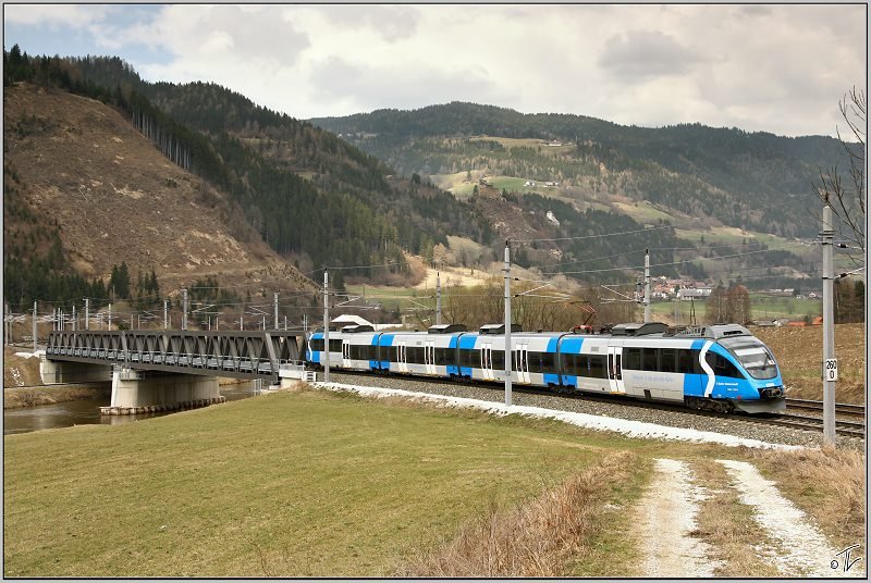 Der einzige Blaue Talent der BB, 4024 120 fhrt als REX 1709 von Mrzzuschlag nach Villach.
Unzmarkt 4.4.2009