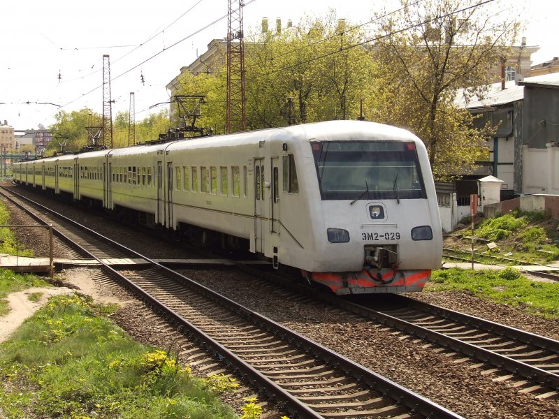 Der elektrische Zug EM2 auf den Wegen der Weirussischen Richtung, Moskau 27.04.2008
