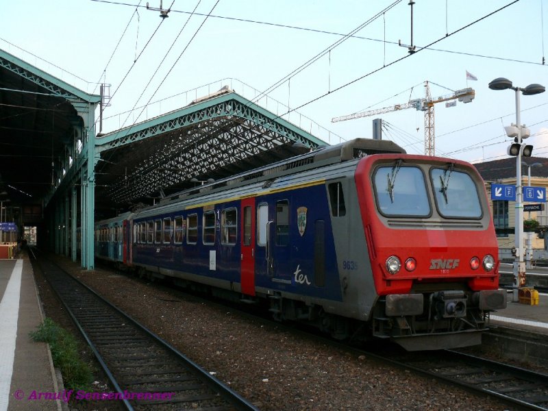 Der Elektrotriebzug Z9635. Die Zweisystemvariante der Z2-Triebzge hat die Reihenbezeichnung Z9600. Sie fahren von Lyon auch ins Wechselstromgebiet in Savoyen.
08.06.2007  Lyon-Perrache
