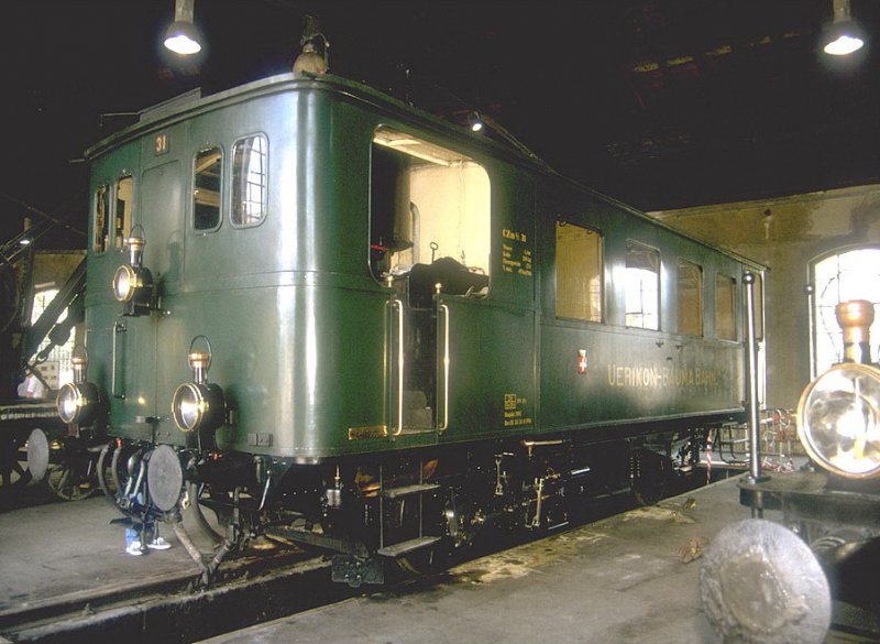 Der  Esslinger  Dampftriebwagen der UeBB CZm 1/2 im Juli 1997 im Lokschuppen von Delmont/Delsberg(Archiv P.Walter)