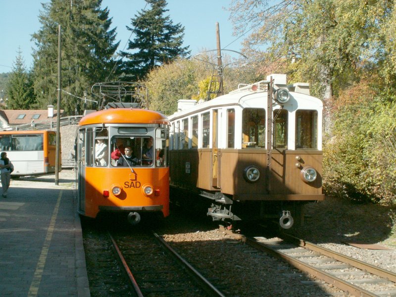 Der Esslinger TW END und der 4 achser  Alioth  der 1934 von der Dermulo-Fondo-Mendel Bahn zur Rittnerbahn kam,zusammen in Klobenstein.Einzig in Europa,das die 100 jhrigen Fahrzeuge noch
immer ihren tglichen Dienst verrichten.Klobenstein 15.10.07