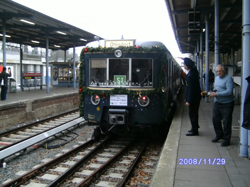 Der ET 171 082 als weinachtsonderzug zum HHV Tarif in Blankenese am 29. November 2008.