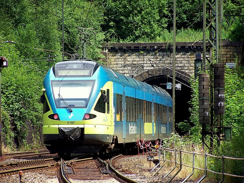 Der ET007 bei der Einfahrt vom Altenbekener Tunnel in Richtung Herford. 30.06.08