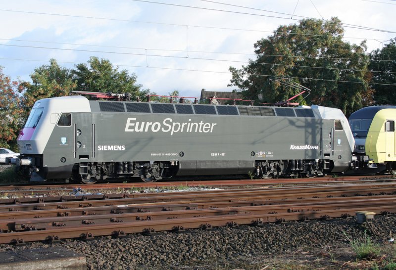 Der EuroSprinter 127 001 von Siemens rangiert mit einem ER20 und einer BR 189 nach der Lieferung der belgischen BR18 in M�nchengladbach, aufgenommen am 13.09.2009