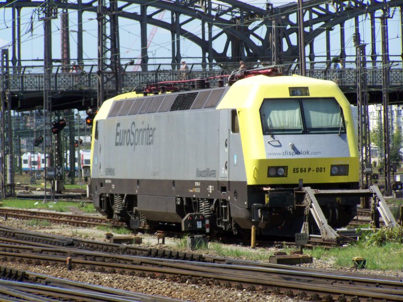 Der  Eurosprinter  ES 64 P-001 war im Sommer 2007 im Gleisvorfeld des Bahnhofes Mnchen Hbf abgestellt.
