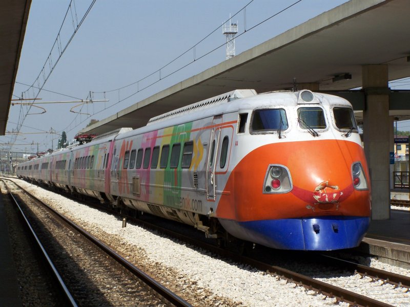 Der  Eurostar-Italia  mit der Werbung  TrenOk  stand am 27.August 2007 im Endbahnhof Ravenna. Der Zug kam aus Rom und fuhr bis Ravenna, hatte dort rund 3 Stunden Aufenthalt und fuhr anschlieend von Ravenna zurck nach Rom.