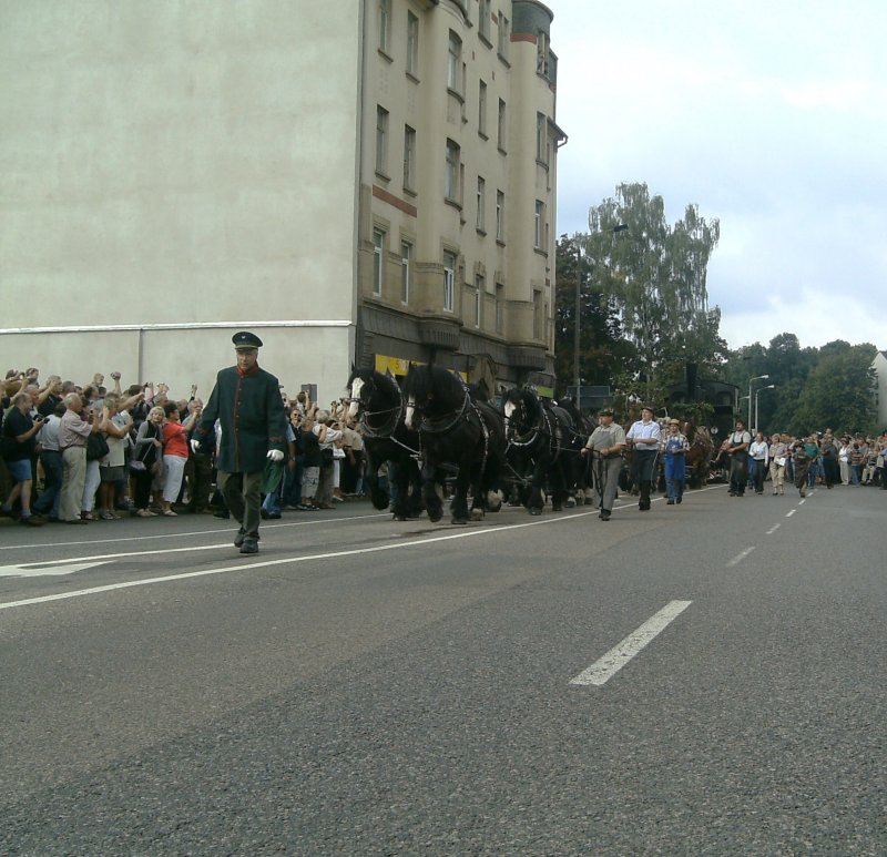 Der Festumzug zum Geburtstag Richard Hartmann`s am 22.August 2009. Gezogen wurde Hegel von 16 Pferden.