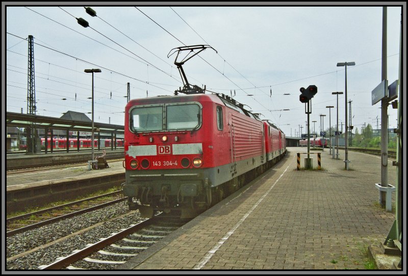 Der Freitagliche Lokzug nach Dessau. Der Zug bestand aus den Dsseldorfer 143 304,583 und aus den beiden Dortmundern 143 199 und 112 158. Aufgenommen am 13.04.2007 in Hamm (Westf).