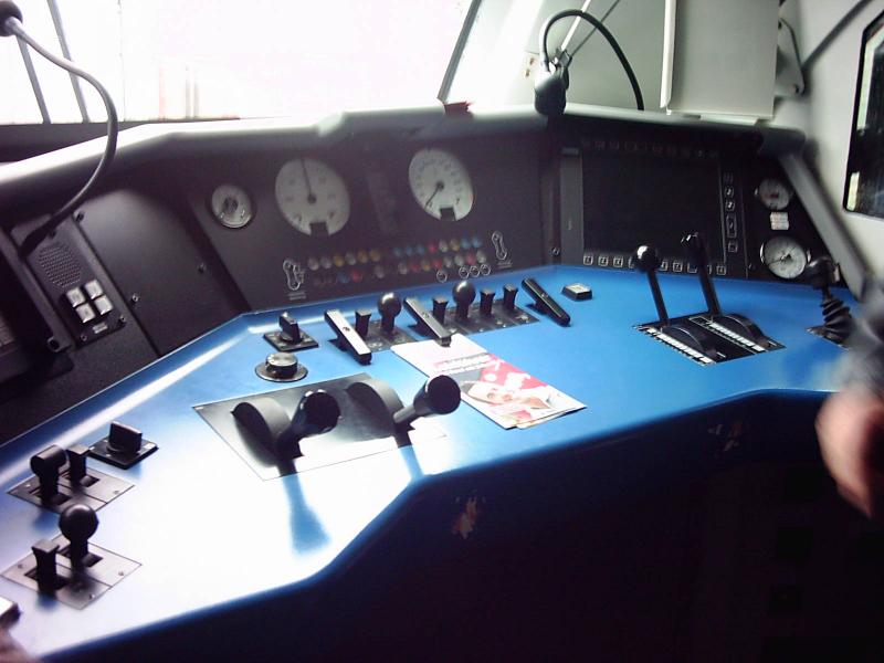 Der Fhrerstand der 1116 095 am 16.5.04 in Wolfurt