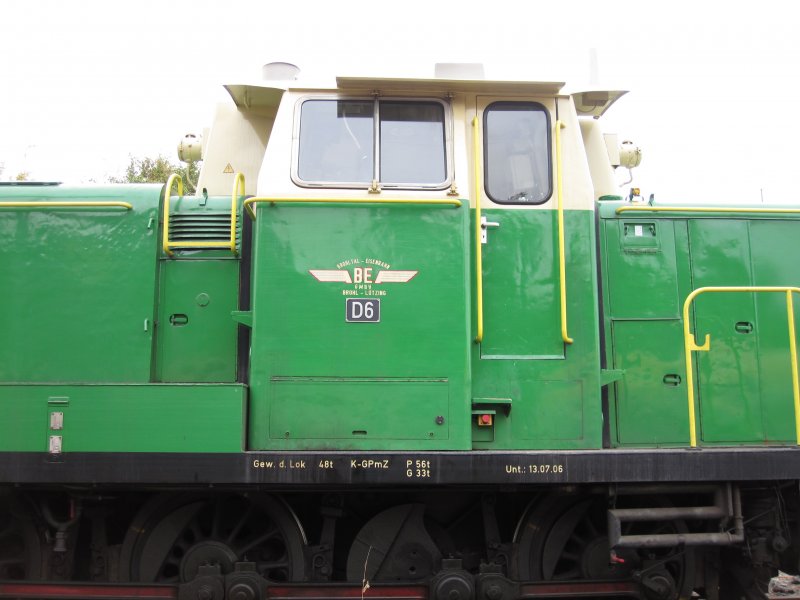 Der Fhrerstand von auen von der Diesellok D6 der Brohltalbahn.