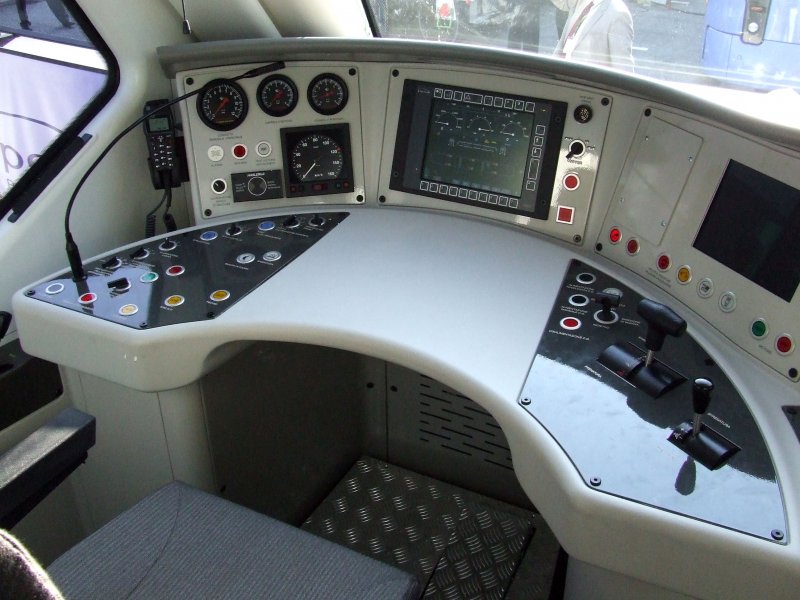 Der F�hrerstand des f�r Italien gebauten ATR 200 auf der InnoTrans 2008 in Berlin.