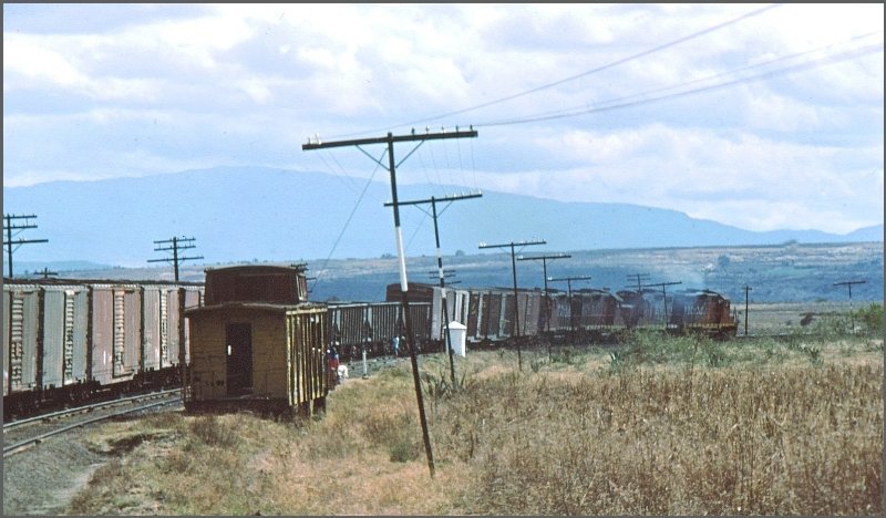 Der Gegenzug, ein langer GmP ist eingetroffen in San Antonio. (Archiv 02/77)