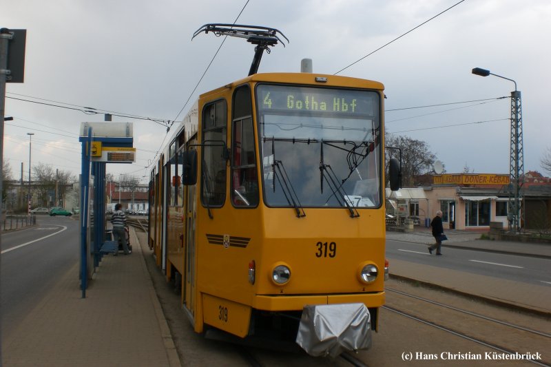 Der gelbe Gothaer KT4-D zeigte sich am 7.4.2009 an der Haltestelle Huttenstrae.