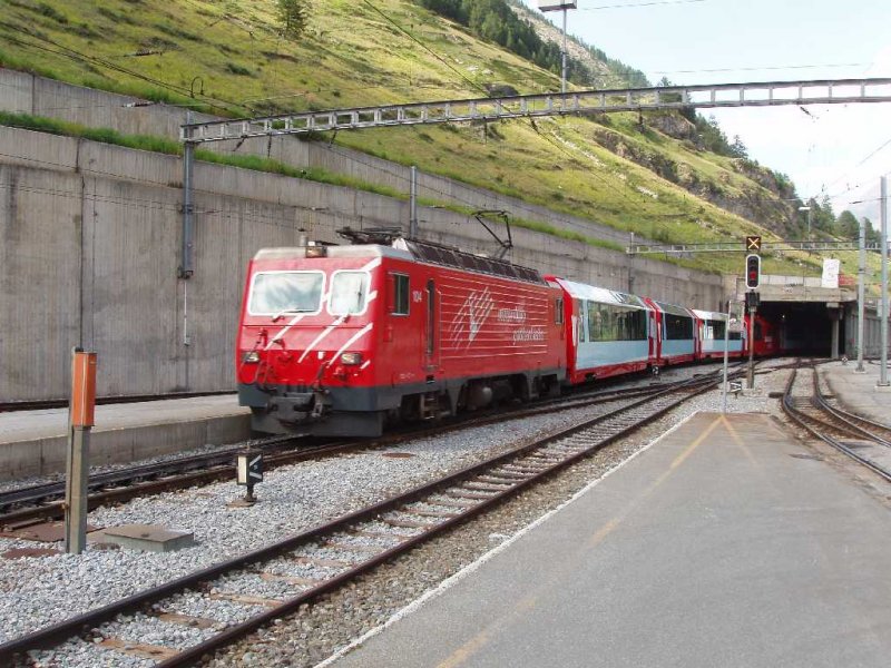 Der Glacier Express 907 kommt in Zermatt an. 06.08.07