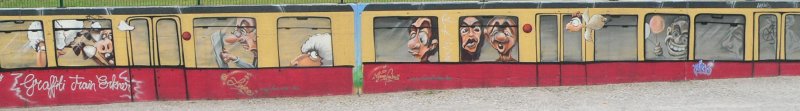 Der Graffiti Train Erkner besteht, wie der Name vermuten l�sst, aus einer Wand und viel Farbe. 2.6.2007, Erkner
