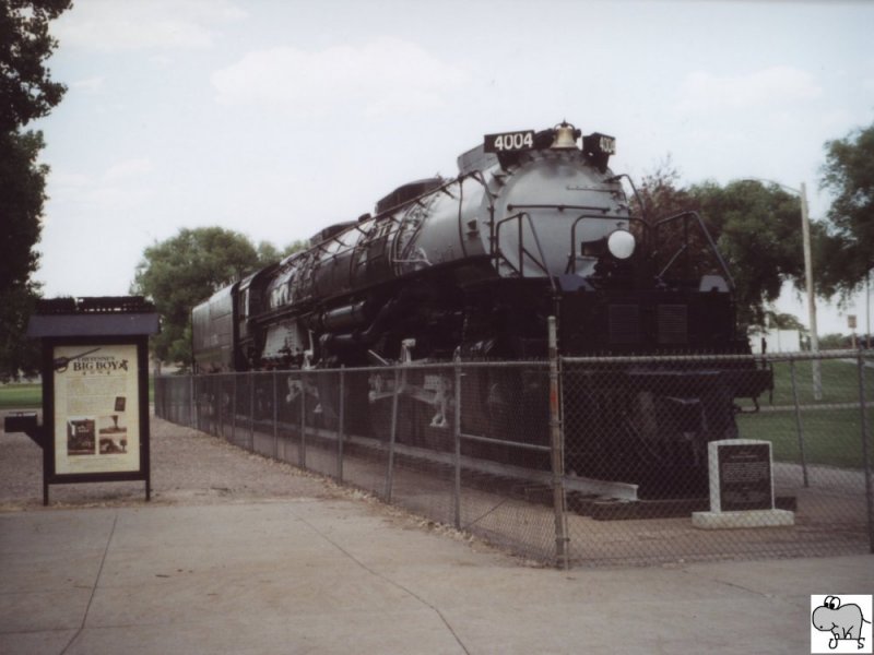 Der grten jemals gebauten Dampflokomotive, der von Alco gebauten Reihe 4000 fr die Union Pacific (UP), wurde im Holiday Park in Cheyenne / Wyoming ein Denkmal gesetzt. Auf einen Sockel, bzw einen Stck Gleis, steht Lok # 4004. Diese Lokomotiven befrderten seinerzeit die schweren Gterzge ber den Sherman Hill. Angeblich hatte mal ein Arbeiter in einem Ausbesserungswerk den Namen  Big Boy  auf die Rauchkammertr geschrieben. Dieser Name blieb den Lokomotiven ein Leben lang treu und daher sind die Lokomotiven der 4000er Klasse besser bekannt als Big Boy.