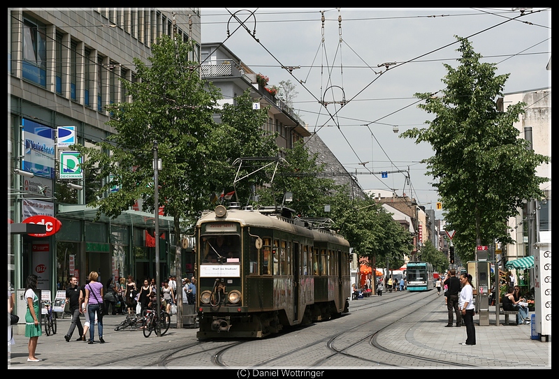 Der Halbzug 45/56 war am 18. Juni 2009 fr irgendeine Hochschule Mannheims als mobile Informationsveranstaltung unterwegs. Die Aufnahme entstand am Paradeplatz.