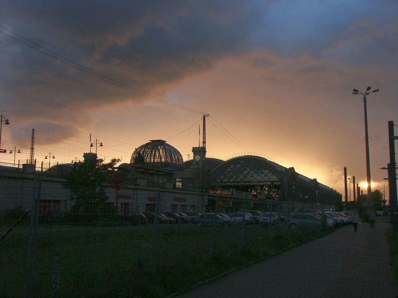 Der Hauptbahnhof in Dresden am 12.05.2007 vor einem Gewitter.