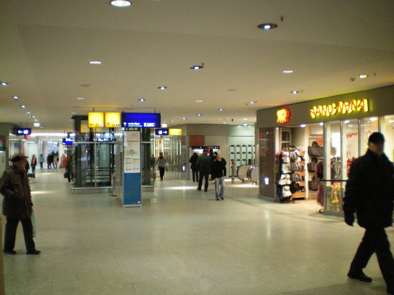 Der Hbf Erfurt von innen.Mrz 09