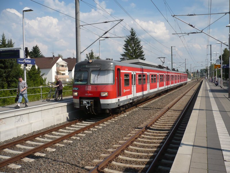 Der heilige ET 420 ist in Gestalt von 420 278/778 auf der Linie S2 als Verst�rkerzug der S2 (Dietzenbach-Offenbach/M Hbf) am 02.07.2008  im Einsatz.Die S2 steht in Offenbach-Bieber abfahrberit.Es sind noch 2 Stationen bis zur Endstation vom S2-Verst�rkerzug. 