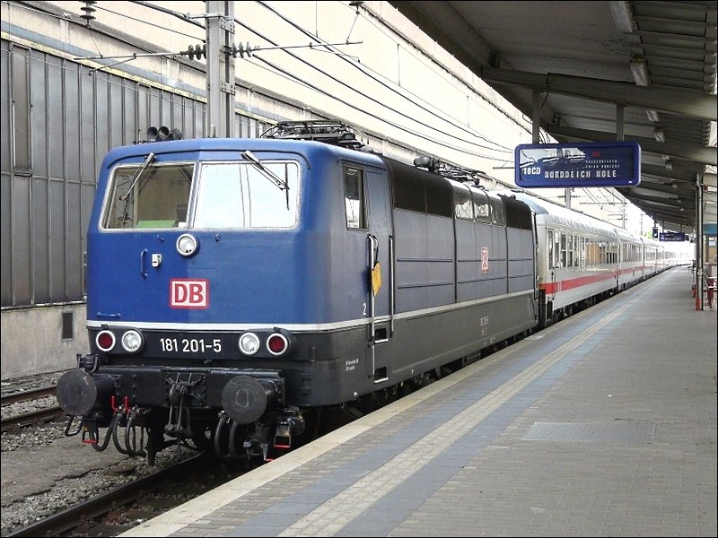 Der IC von Luxemburg nach Norddeich Mole war am 22.06.08 mal nicht wie blich mit einer roten DB Lok bespannt, sondern mit der blauen 181 201-5. (Jeanny)