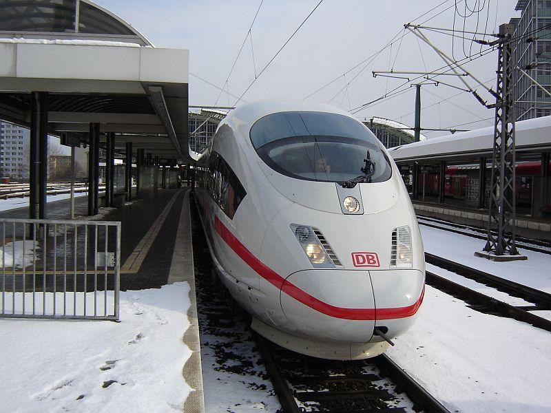 Der ICE 1895 nach Stuttgart Hbf. Dieser Zug besteht aus dem 403 060 und 403 023. 