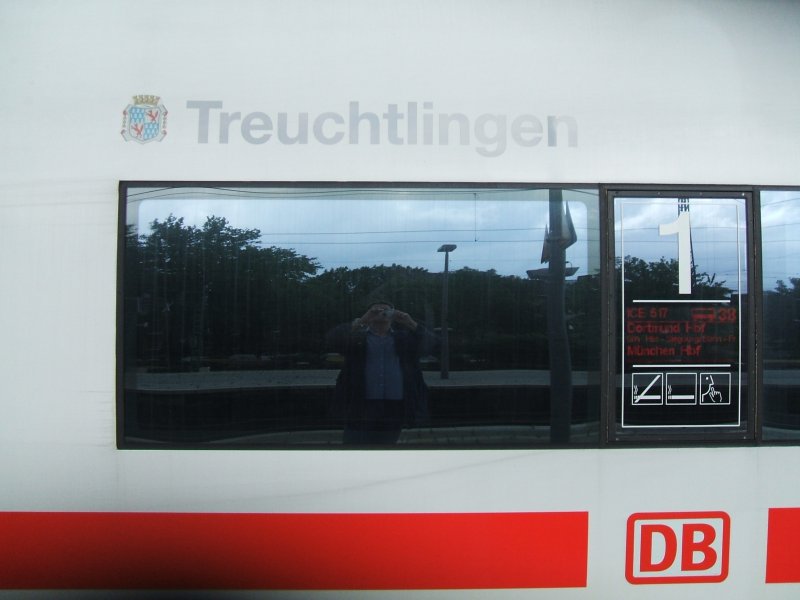 Der ICE 3 Doppeltraktion gezogen vom ICE 3  Treuchtlingen  im Bochumer Hbf. auf dem Weg nach Mnchen Hbf. 