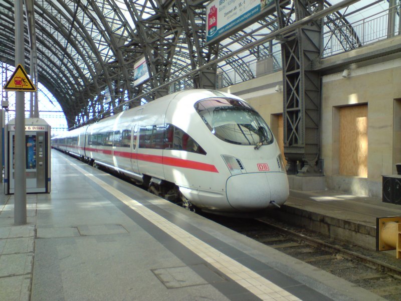 Der ICE nach Leipzig im Dresdner Hauptbahnhof.
Aufgenommen am 13.05.09
