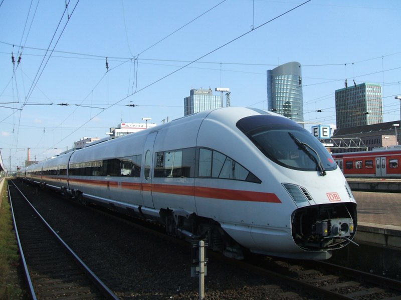 Der ICE T , Steuerwagen 605 007-4 im Schub , als IC 1808 ,
nach HH Altona im Dortmunder Hbf.,Gleis 10.(23.09.2007)