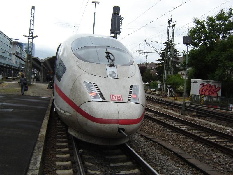 Der ICE3  Baden-Baden  im Freiburger Hbf. 