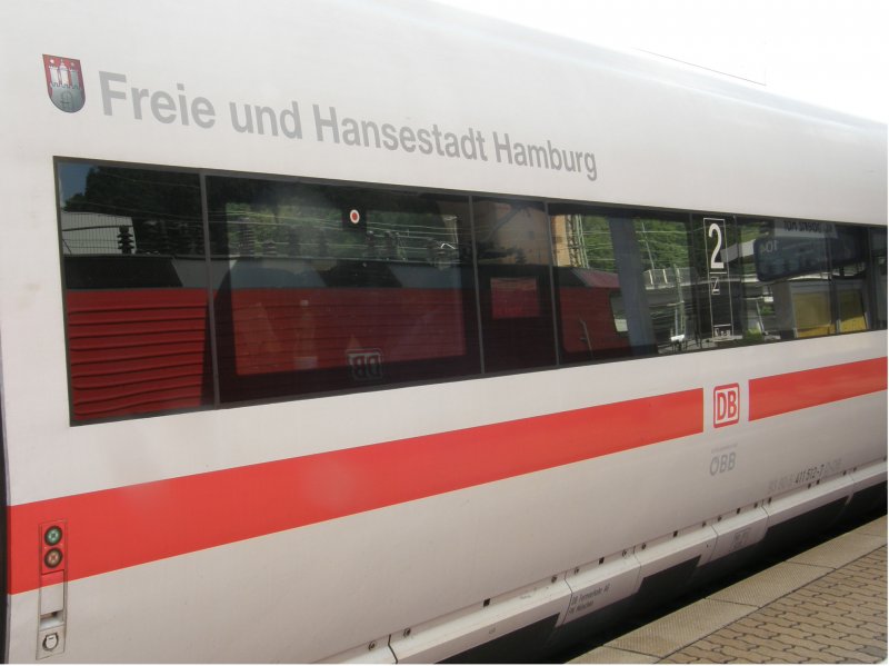 Der ICT 411 012  Freie und Hansestadt Hamburg , in Verbindung mit der BB (unter DB Keks), im Koblenzer Hauptbahnhof am 12.07.2008.