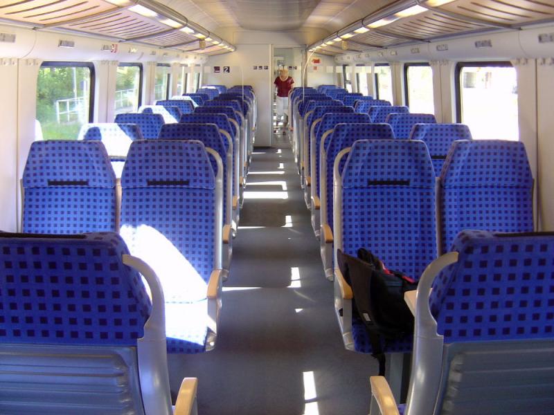 Der Innenraum eines 612.4 (Albino) in diesem Falle 612 491, der Triebwagen ist komplett mit 1.Klasse-Bestuhlung ausgerstet, die normalen Regioswinger Sitze bieten keinen Seitenhalt wie diese hier.