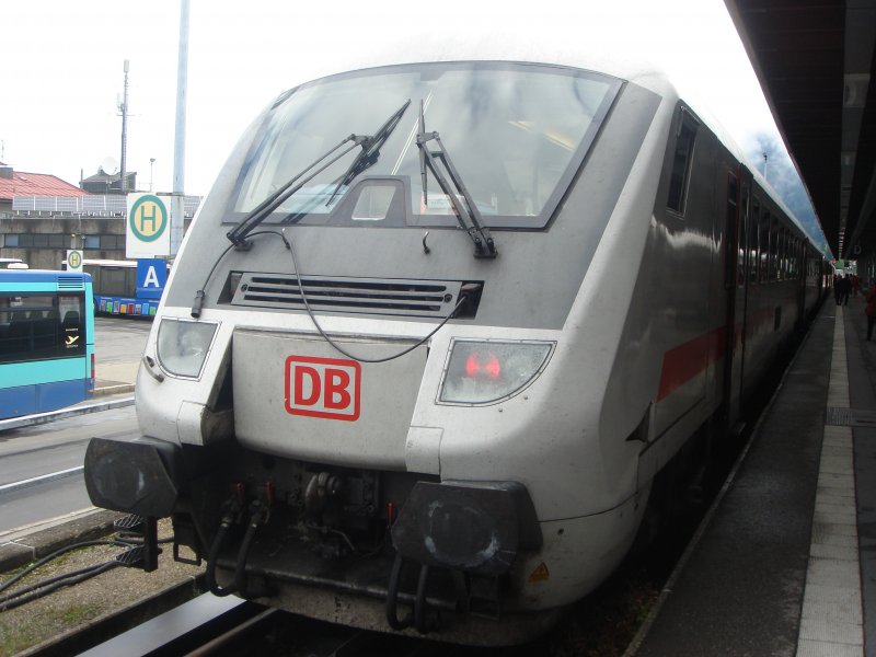 Der InterCity Steuerwagen des IC 2012 in Oberstdorf. Dieser Zug hat ein weiten Weg vor sich. Oberstdorf-Immenstadt-Ulm-Stuttgart-Mainz-Koblenz-Kln-Dortmund-Hannover (-Magdeburg-Halle (Saale)-Leipzig Hbf)