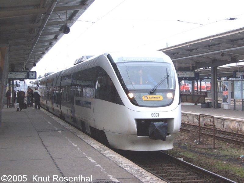 Der Interconnex X88152 hlt am 02. Februar 2005 um 10:01 Uhr im Bahnhof Berlin-Lichtenberg.

Der Zug besteht aus 2 Triebwagen des Pools der Ostmecklenburgischen Eisenbahn GmbH.