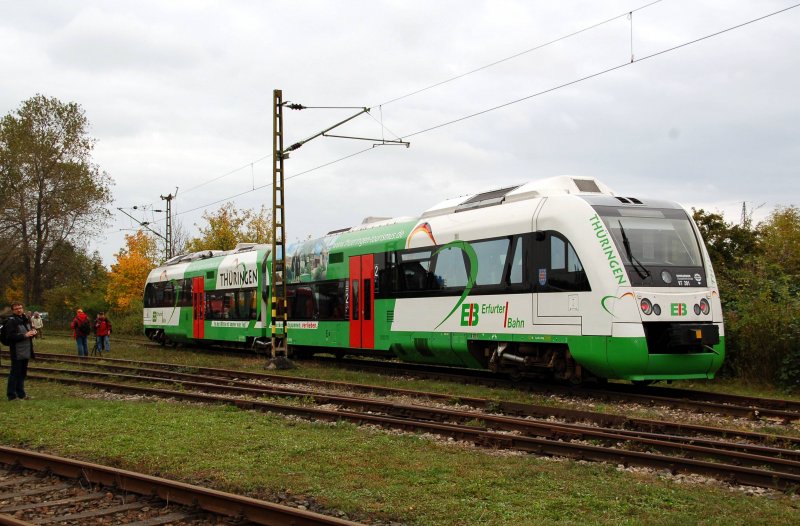 Der Itino der EB pendelte am 10.10.09 zwischen Bw und Bahnhof Weimar. Hier bei der Ankunft im Bw.