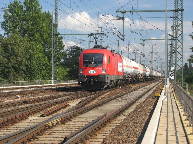 Der ITL Taurus 1116 237-7 mit Kesselzug von Bad Schandau aus komment auf der Fahrt zum Gterbahnhof Dresden-Friedrichstadt.24.08.07.