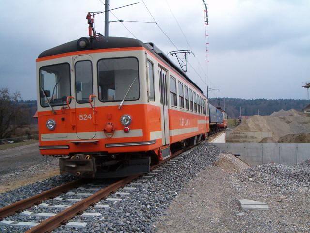 Der Kieszug an der Entladungstelle in Sutz am 08.03.2004.