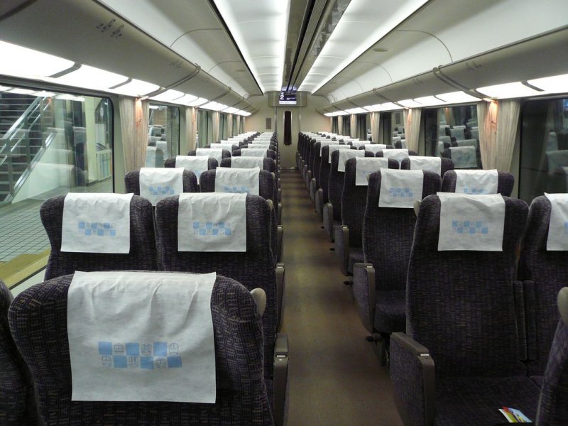 Der Kintetsu-Konzern als Konkurrenz: In einem Wagen der Direktverbindung Osaka-Nagoya, Zug 21105 (Typ 21000). 4.März 2009.