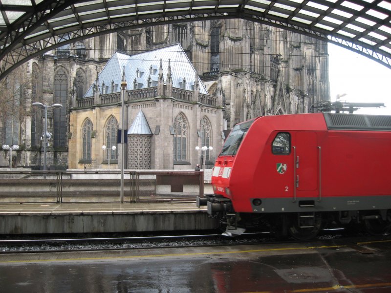 Der K�llner Dom und ein Regionalexpress. 25.3.2008
